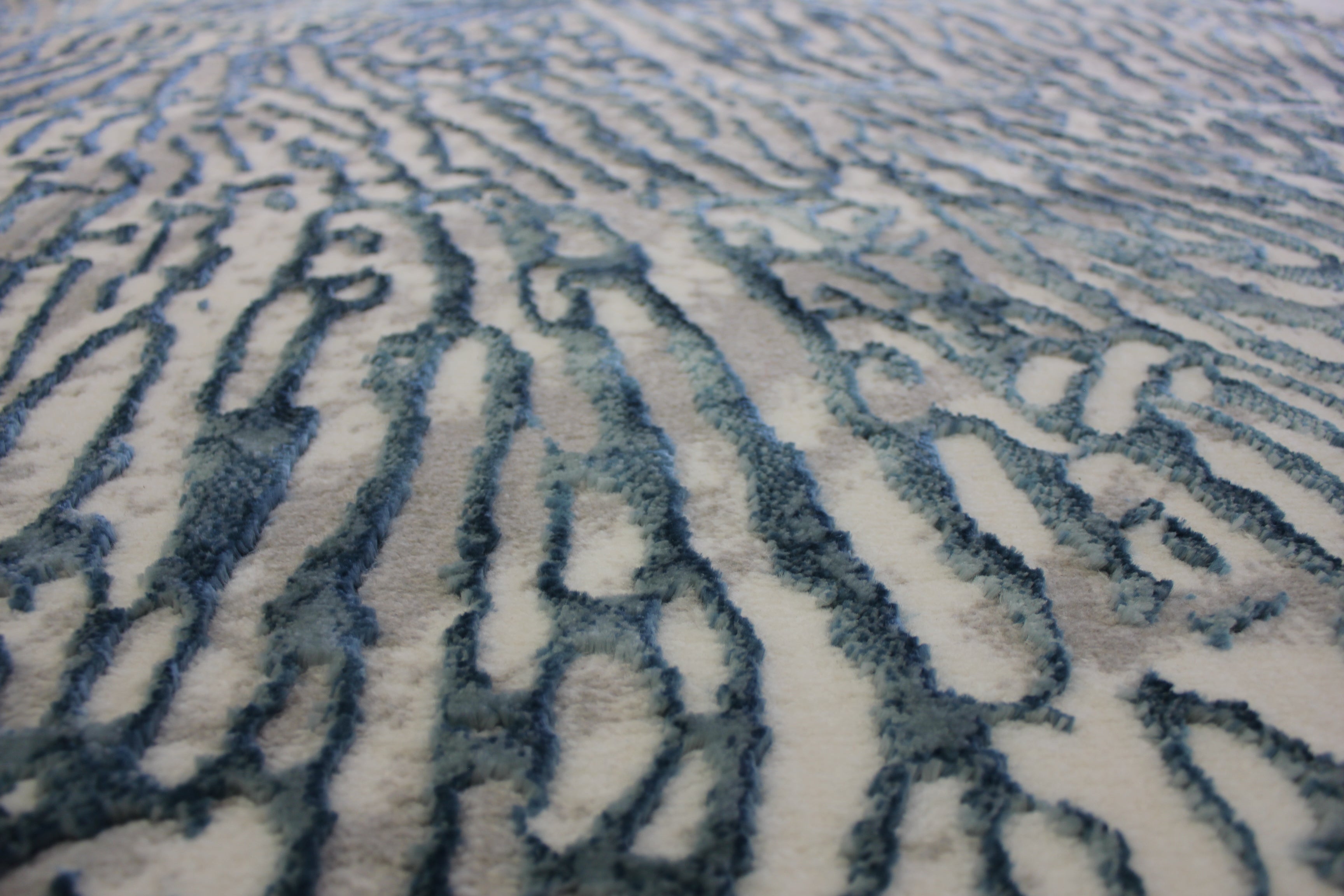 Soft Shiny Cozy Comfort Abstract Navy Blue Ivory Design Area Rug/ Carpet