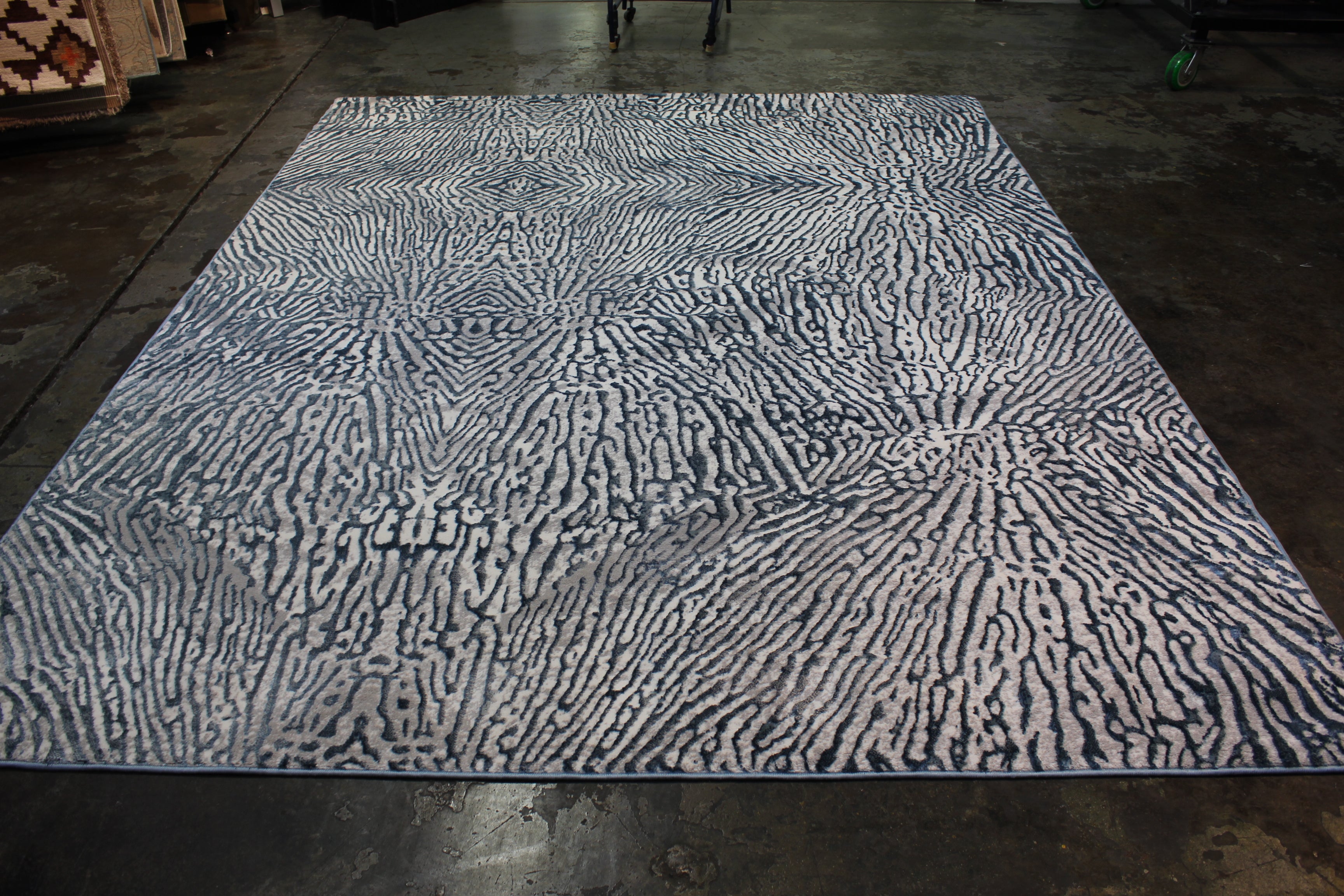 Soft Shiny Cozy Comfort Abstract Navy Blue Ivory Design Area Rug/ Carpet