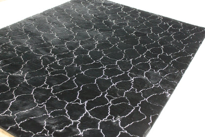 Black  Design Faux Fur Metallic Silver Shimmery Rug / Carpet