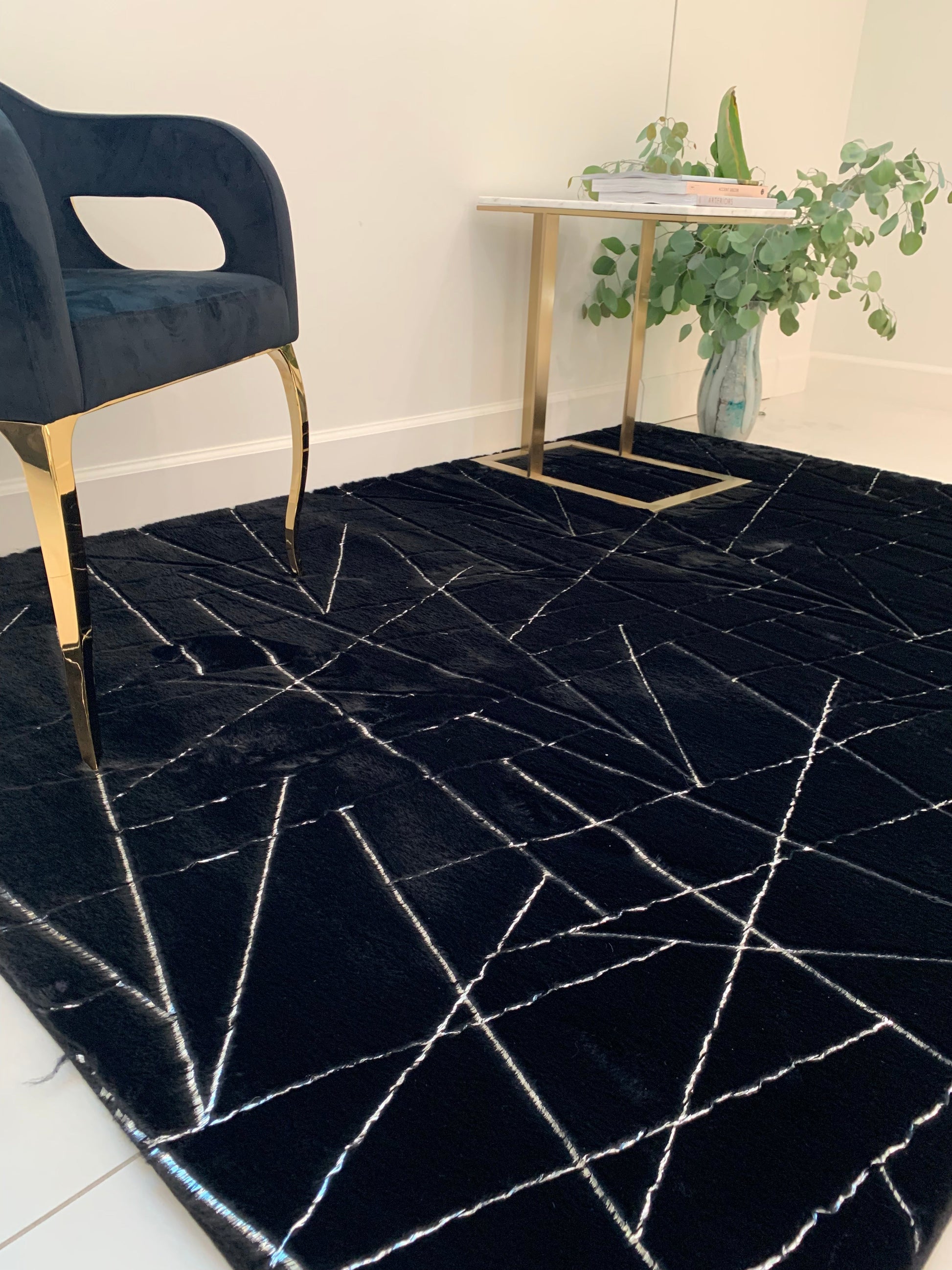 Black Line Design Faux Fur Metallic Silver Shimmery Rug / Carpet