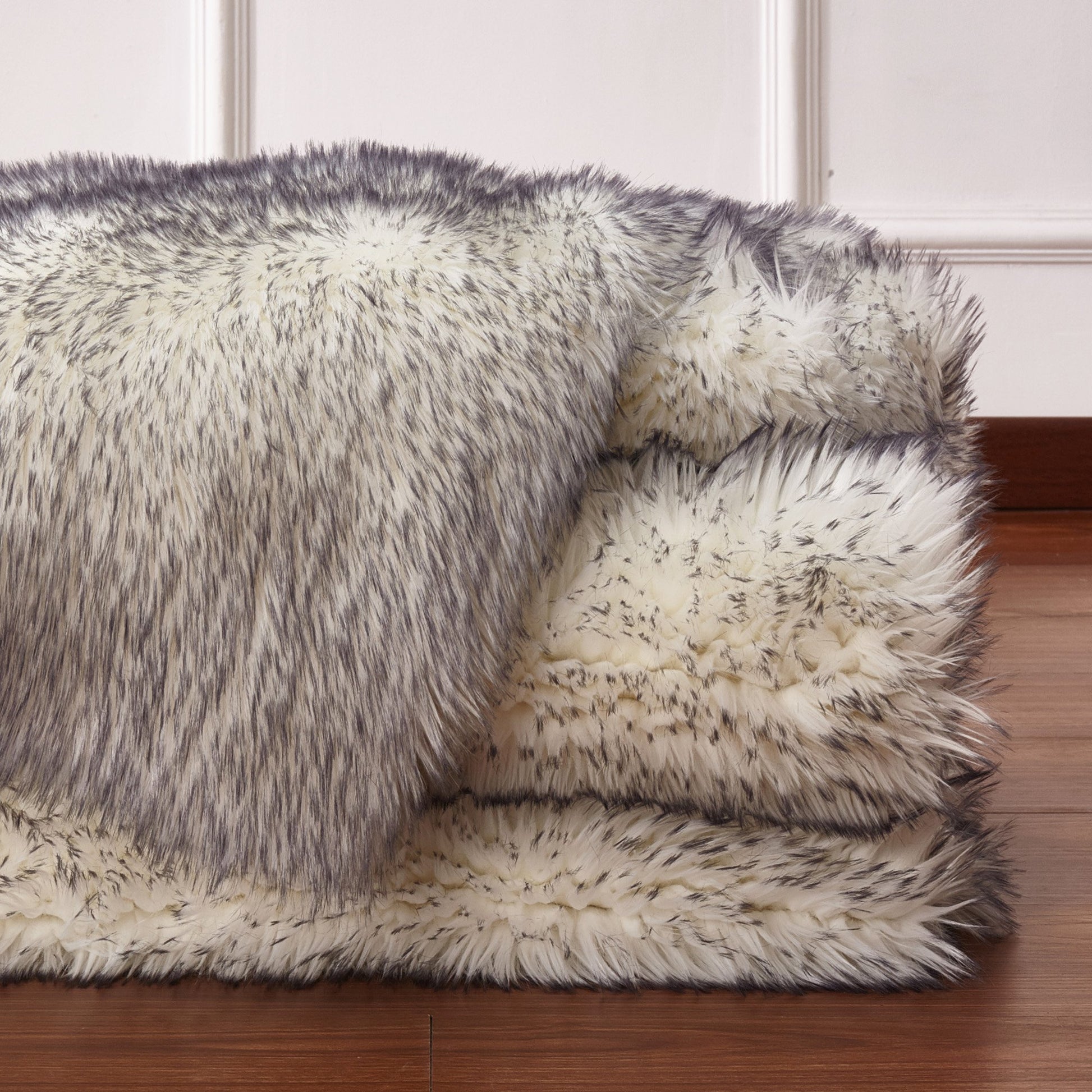High Quality Soft Cozy Fuzzy Faux Fox Fur Area Rug / Carpet