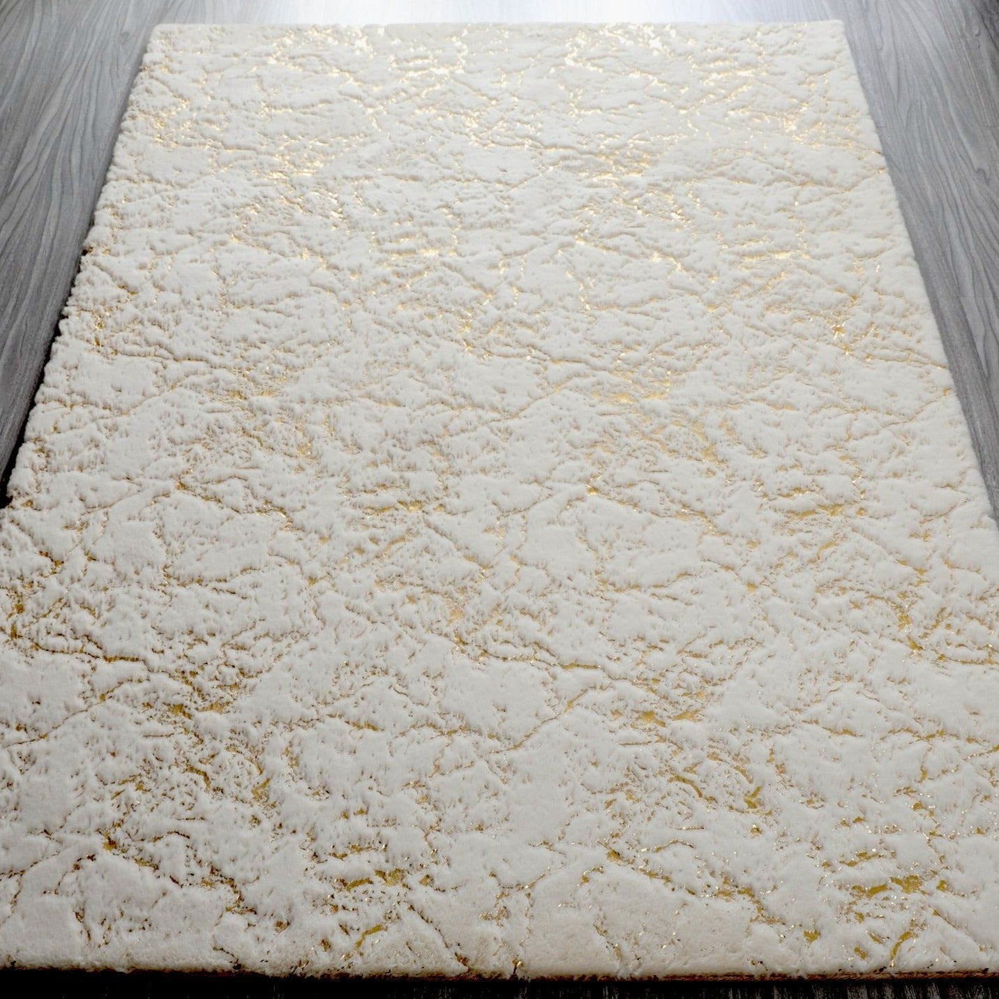 Golden White Shimmery Soft Cozy Fuzzy Faux Fur Area Rug/Carpet