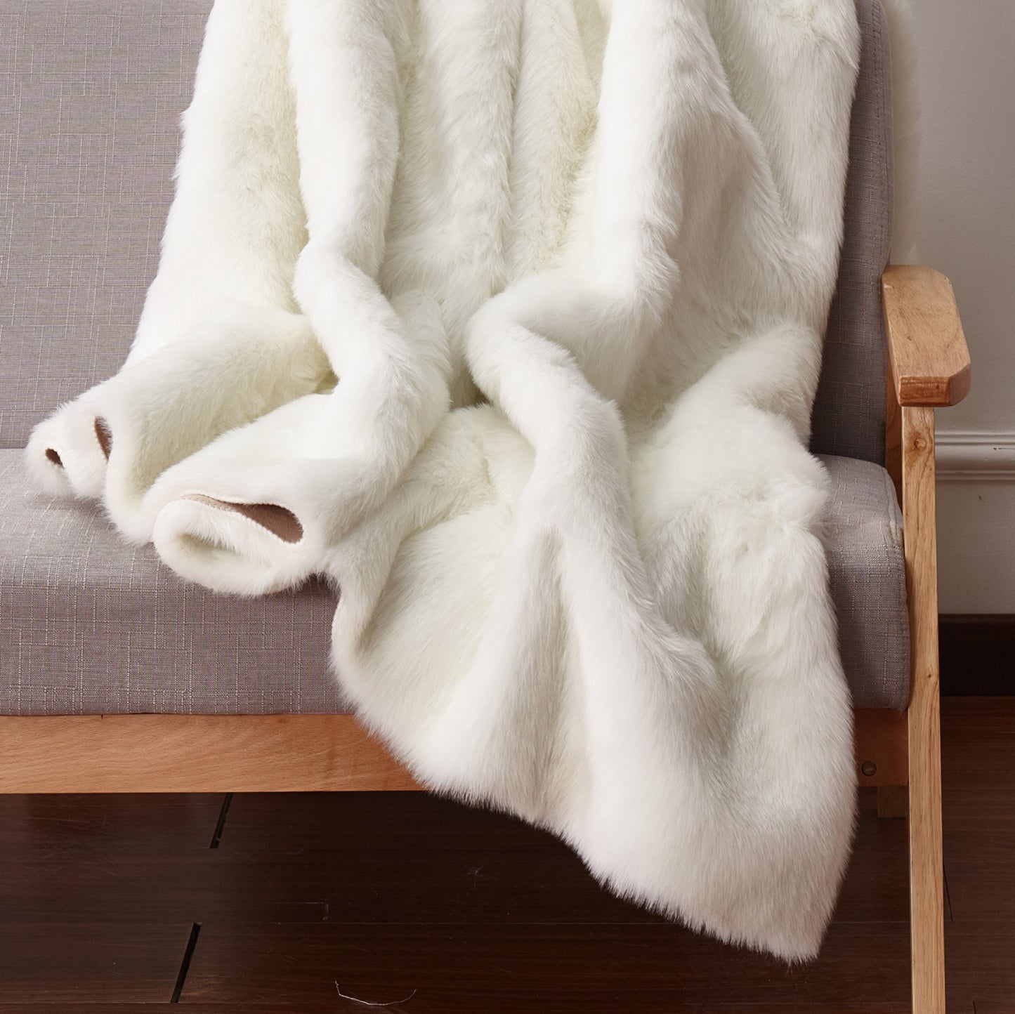 Luxury Soft Faux Fur Sheepskin Area Rug by Rug Factory Plus