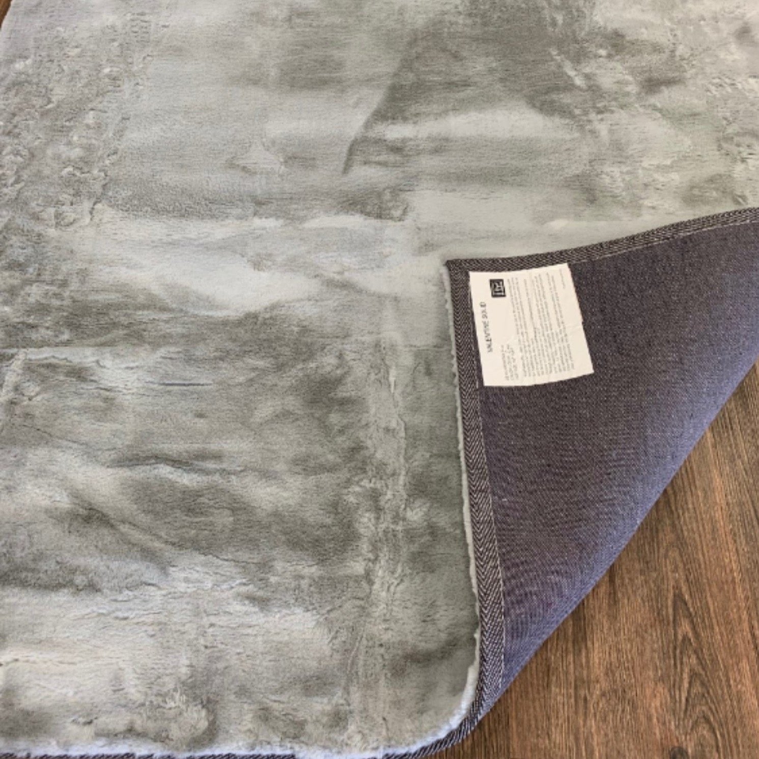 Valentine Faux Fur Solid Silver Area Rug/Carpet