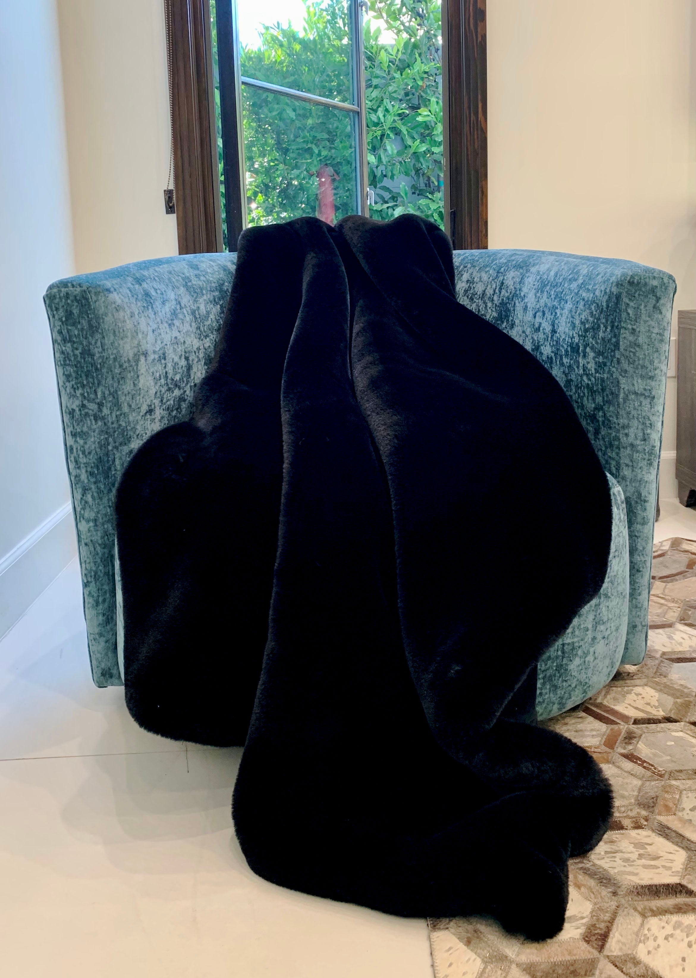 Chinchilla Faux Fur Throw Blanket Black