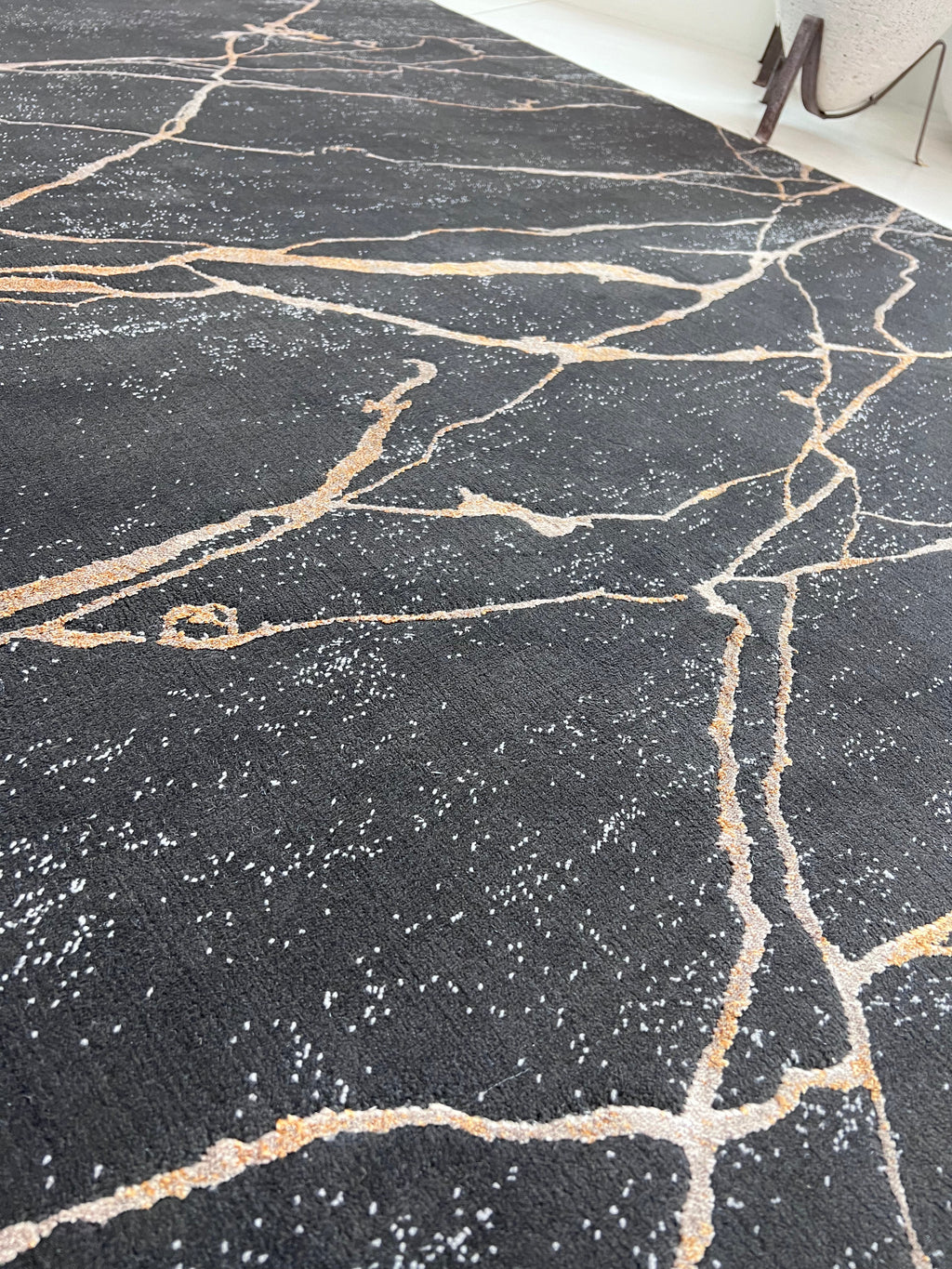 Dynamic Color-Shifting Foldable Flat Weave Area Rug - Transform Your Space!