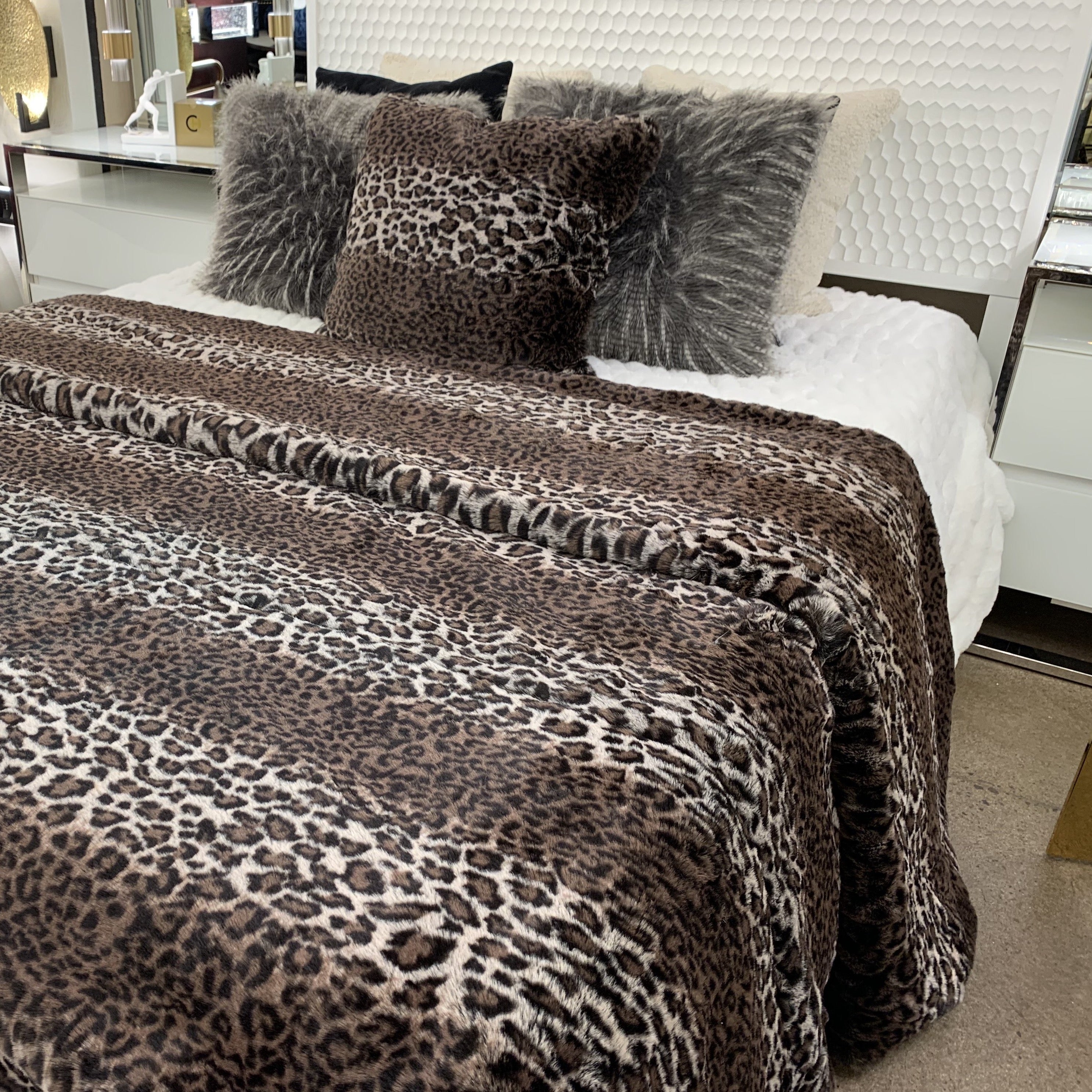 Leopard Cheetah Jaguar Animal Print Cozy Fuzzy Faux Fur King Size Blanket/Quilts/Coverlet/ Throw