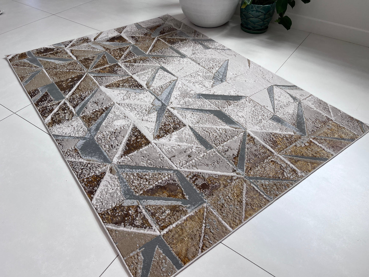 Polyester Silver with Gold Viscose Blend Geometric Design Rug/Carpet - Style# Maximus 242 - Color-Changing Flat Weave Rug