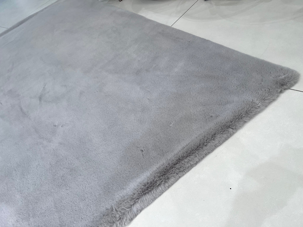 Bella Rug Collection: Soft and Luxurious Modern Polyester Rug