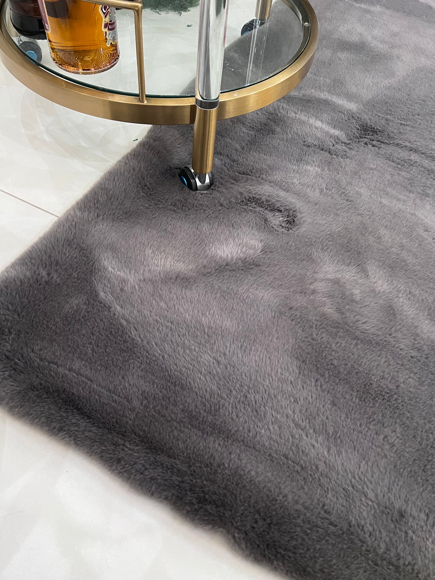 Bella Rug Collection: Soft and Luxurious Modern Polyester Rug