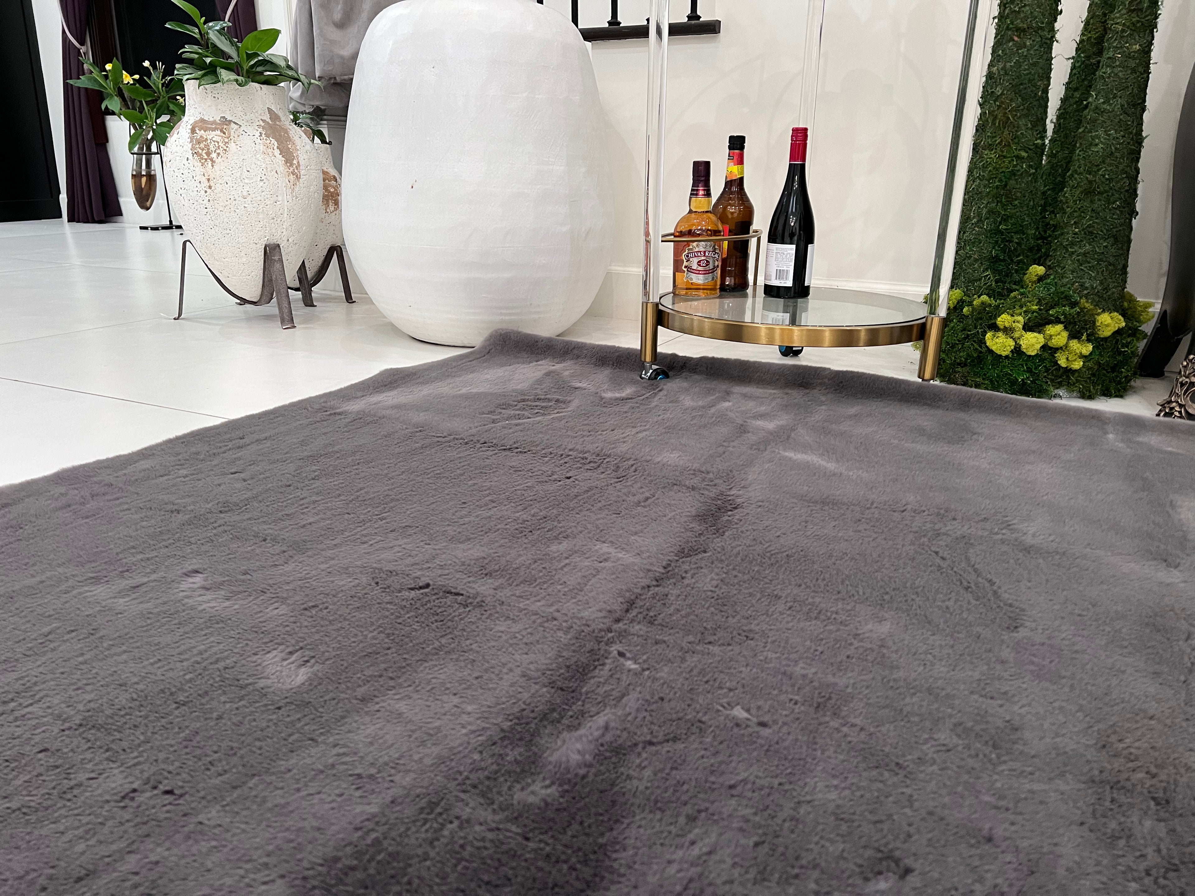 Bella Rug Collection: Soft and Luxurious Modern Polyester Rug