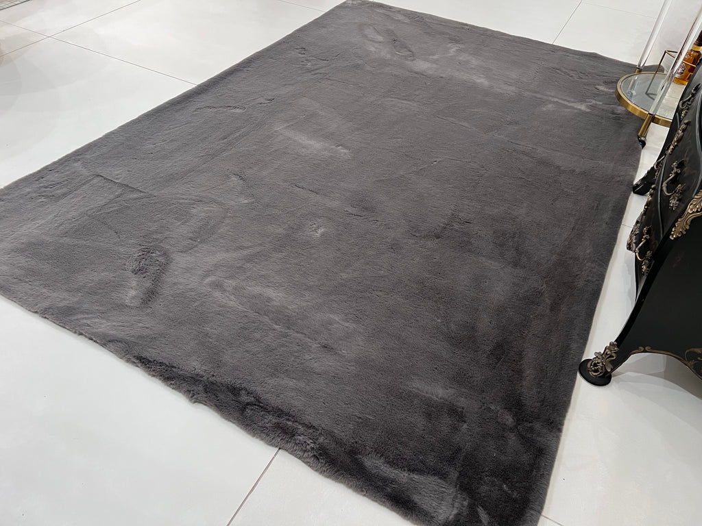 Bella Rug Collection: Soft and Luxurious Modern Polyester Rug