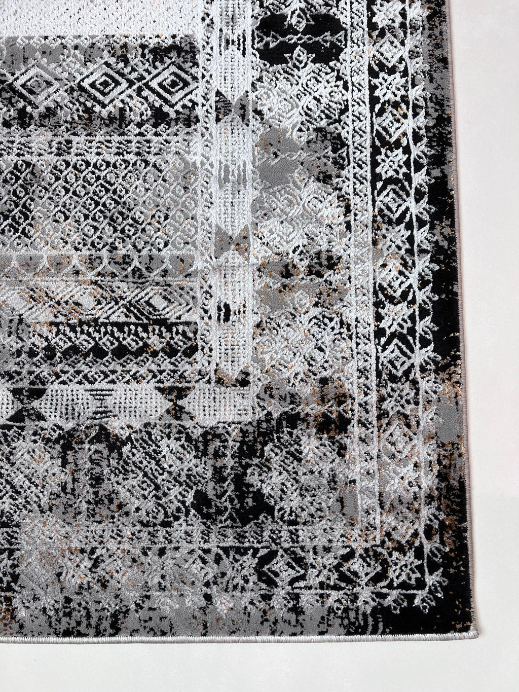 Chromatic Elegance: Foldable Flat Weave Area Rug with Shifting Hues