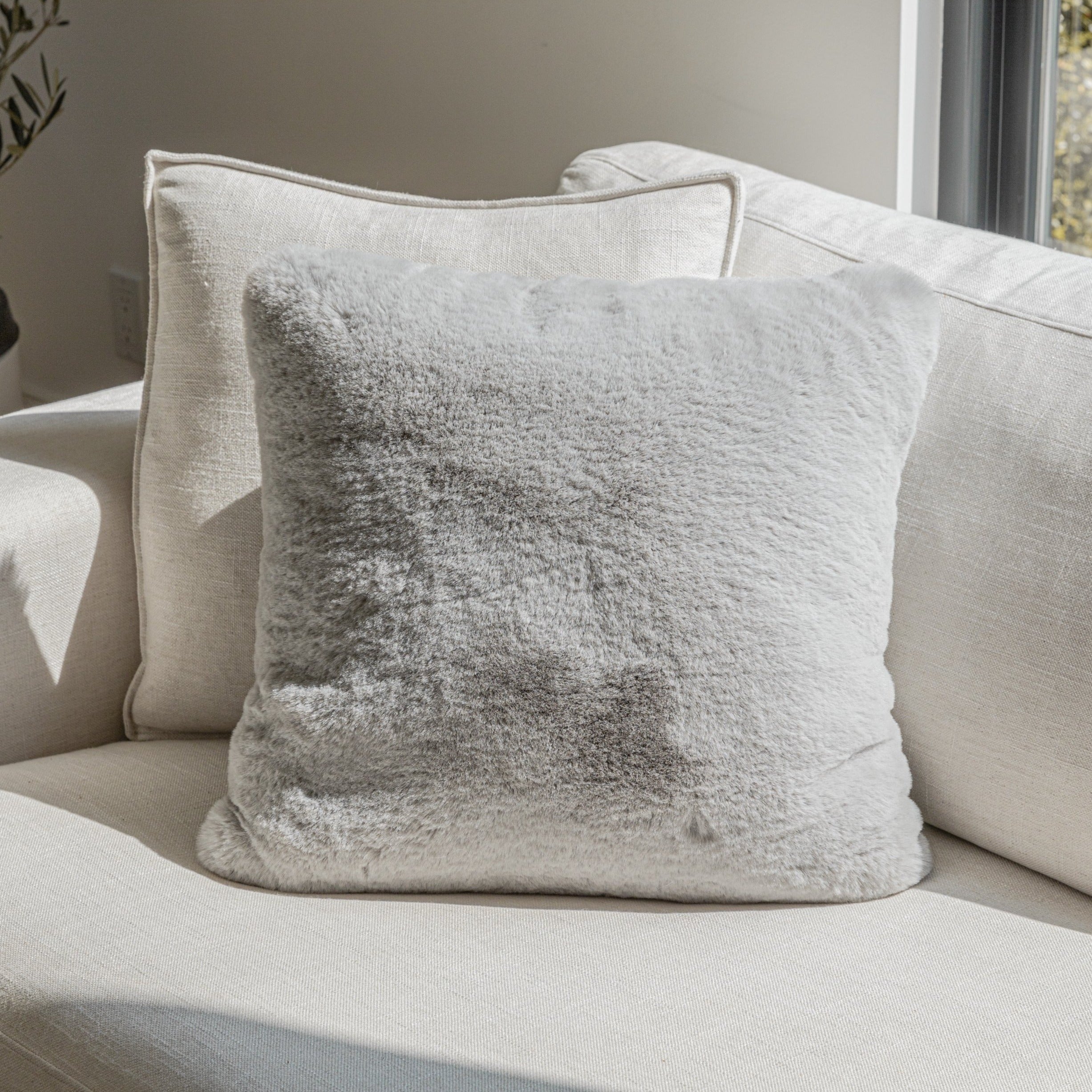 White fur throw online pillows