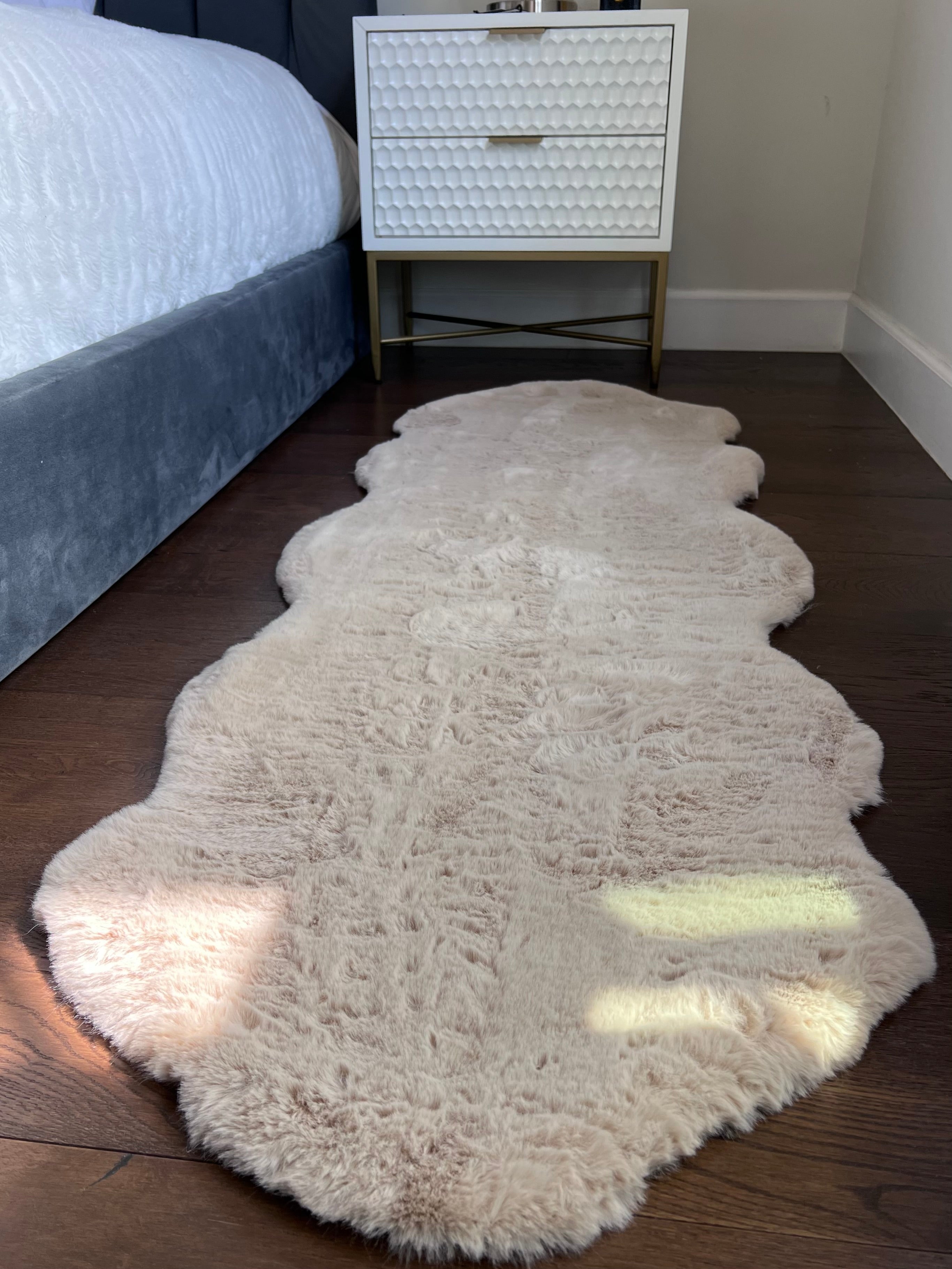 Bella Rug Collection: Soft and Luxurious Modern Polyester Rug