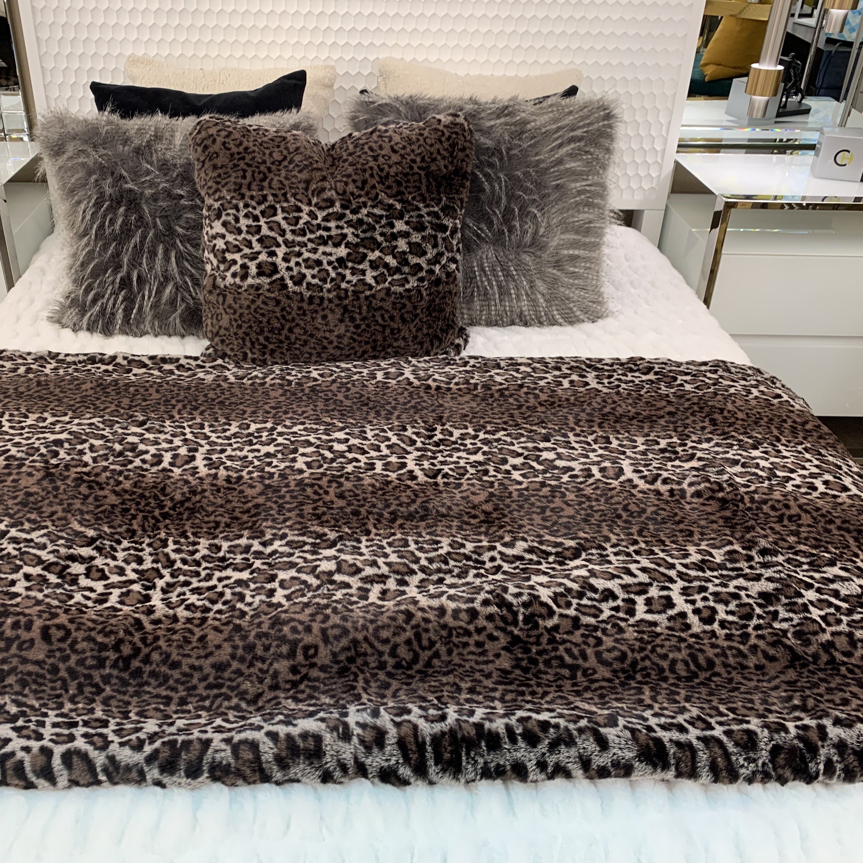 Leopard Cheetah Jaguar Animal Print Cozy Fuzzy Faux Fur King Size Blanket/Quilts/Coverlet/ Throw