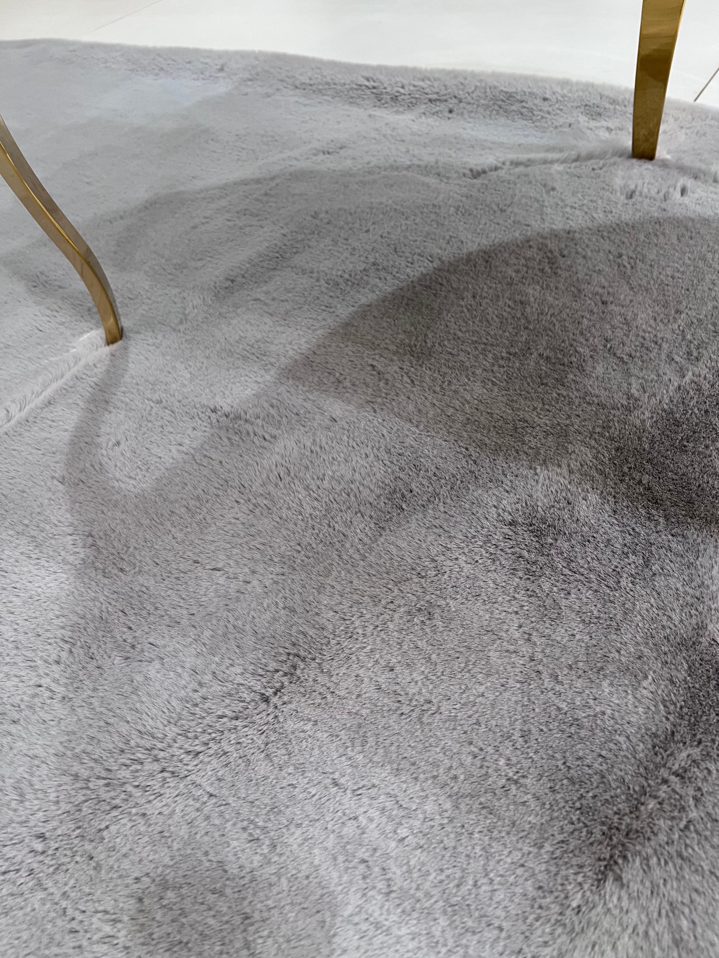 Bella Rug Collection: Soft and Luxurious Modern Polyester Rug