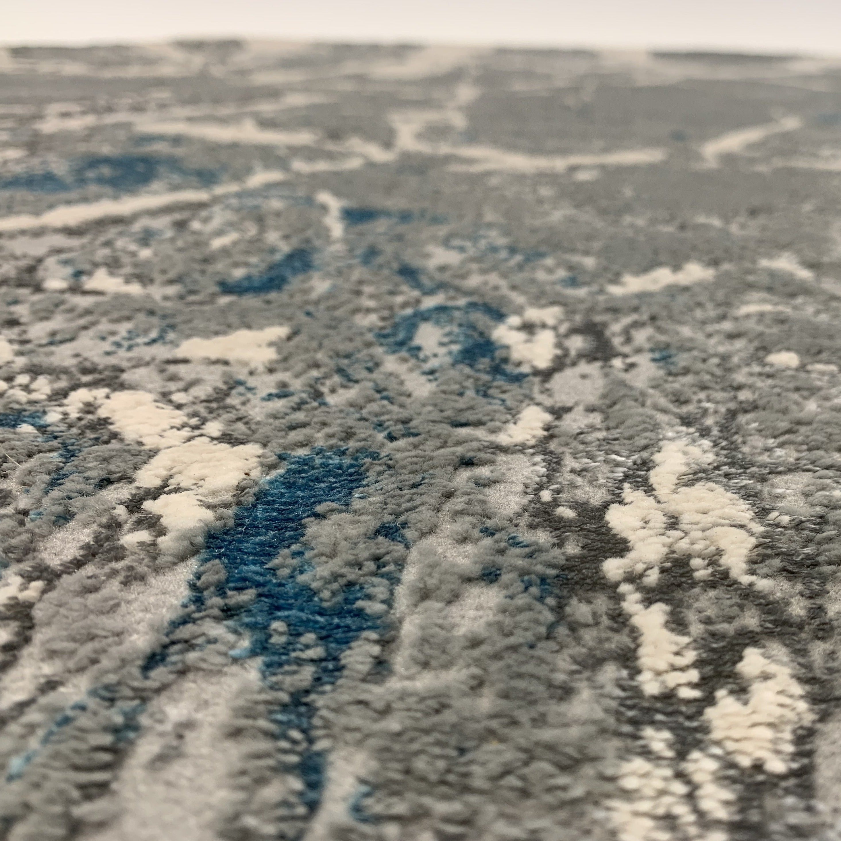 Abstract Blue/ Platinum Metallic Area Rug