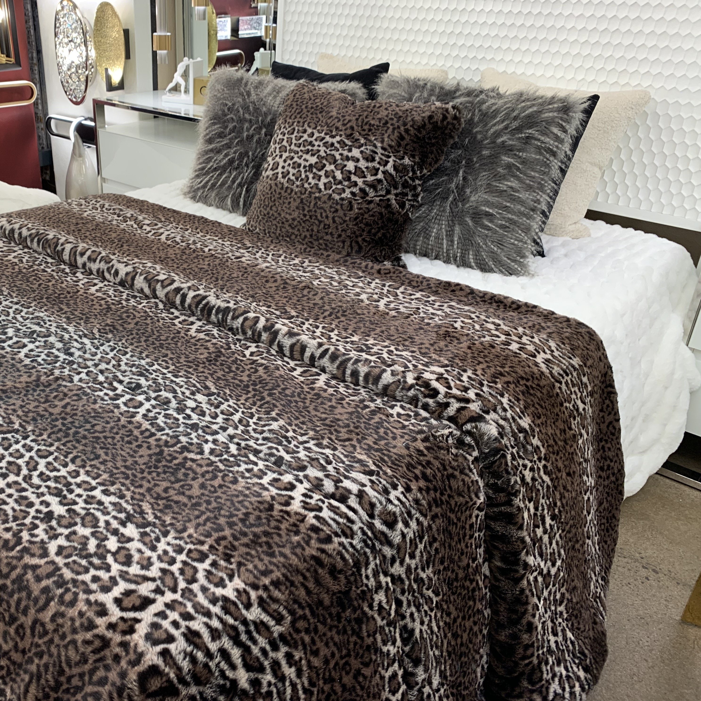 Leopard Cheetah Jaguar Animal Print Cozy Fuzzy Faux Fur King Size Blanket/Quilts/Coverlet/ Throw