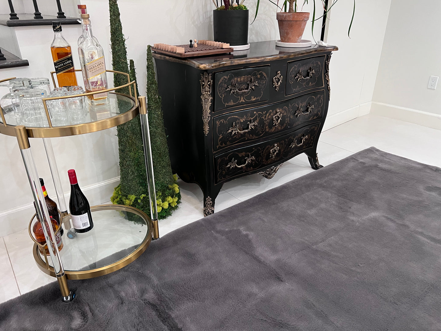 Bella Rug Collection: Soft and Luxurious Modern Polyester Rug