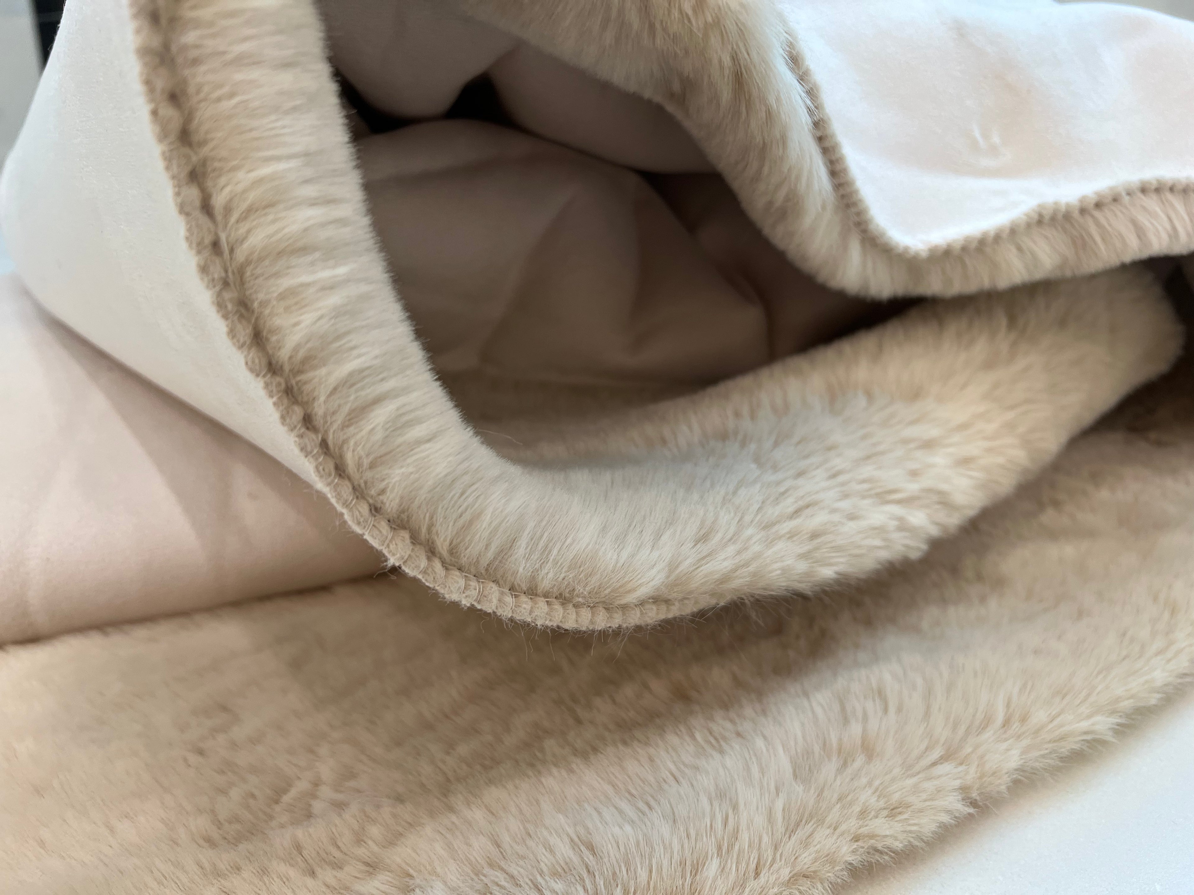 Bella Rug Collection: Soft and Luxurious Modern Polyester Rug