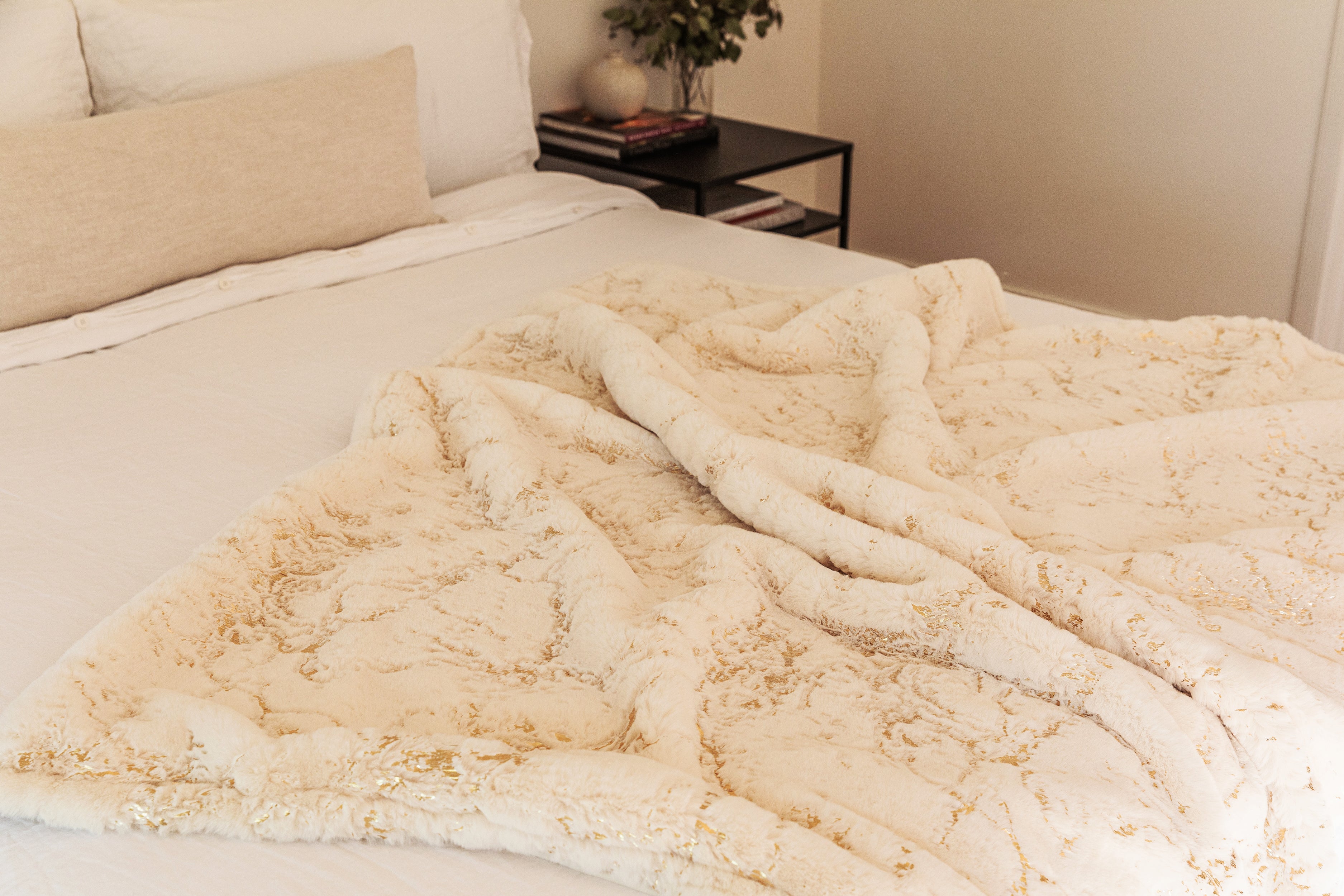 Golden Faux Fur Shine Cozy Shimmery Soft Fuzzy  Blanket/ Coverlet/ Quilt/ Throw/ Bedspread/ Bedcover