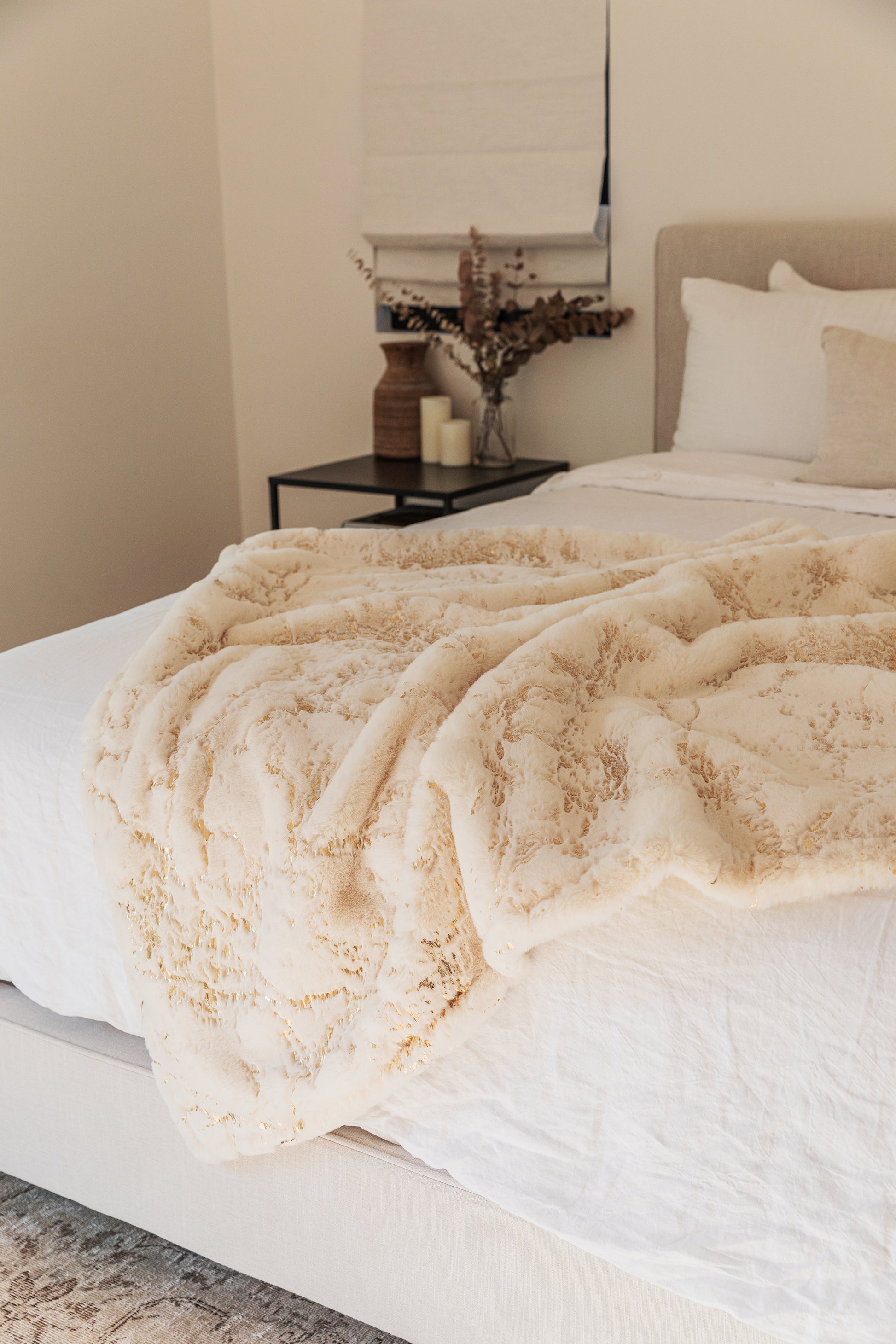 Golden Faux Fur Shine Cozy Shimmery Soft Fuzzy  Blanket/ Coverlet/ Quilt/ Throw/ Bedspread/ Bedcover