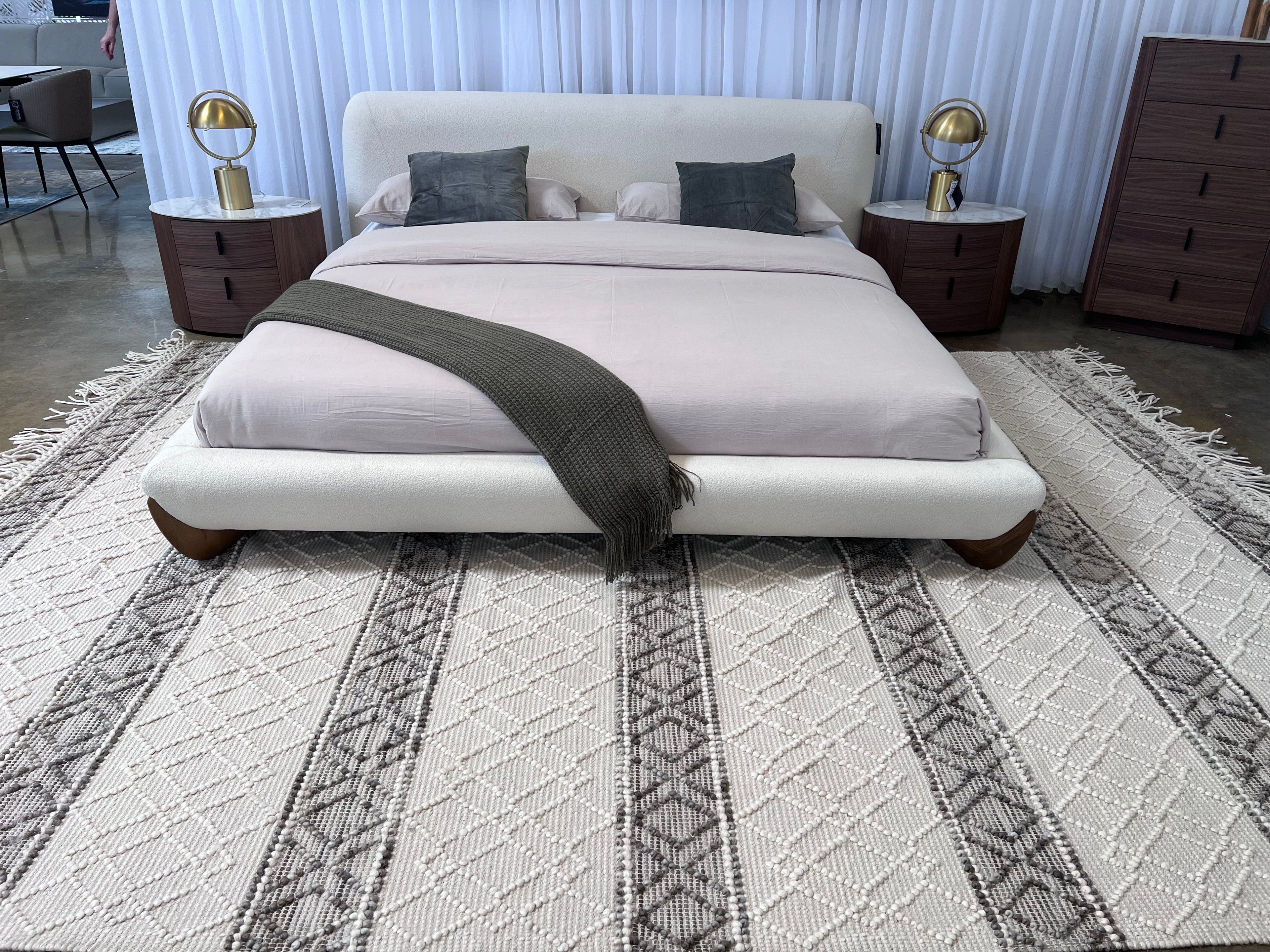 Hand Loom Bohemian Natural Wool With Fringe Rug