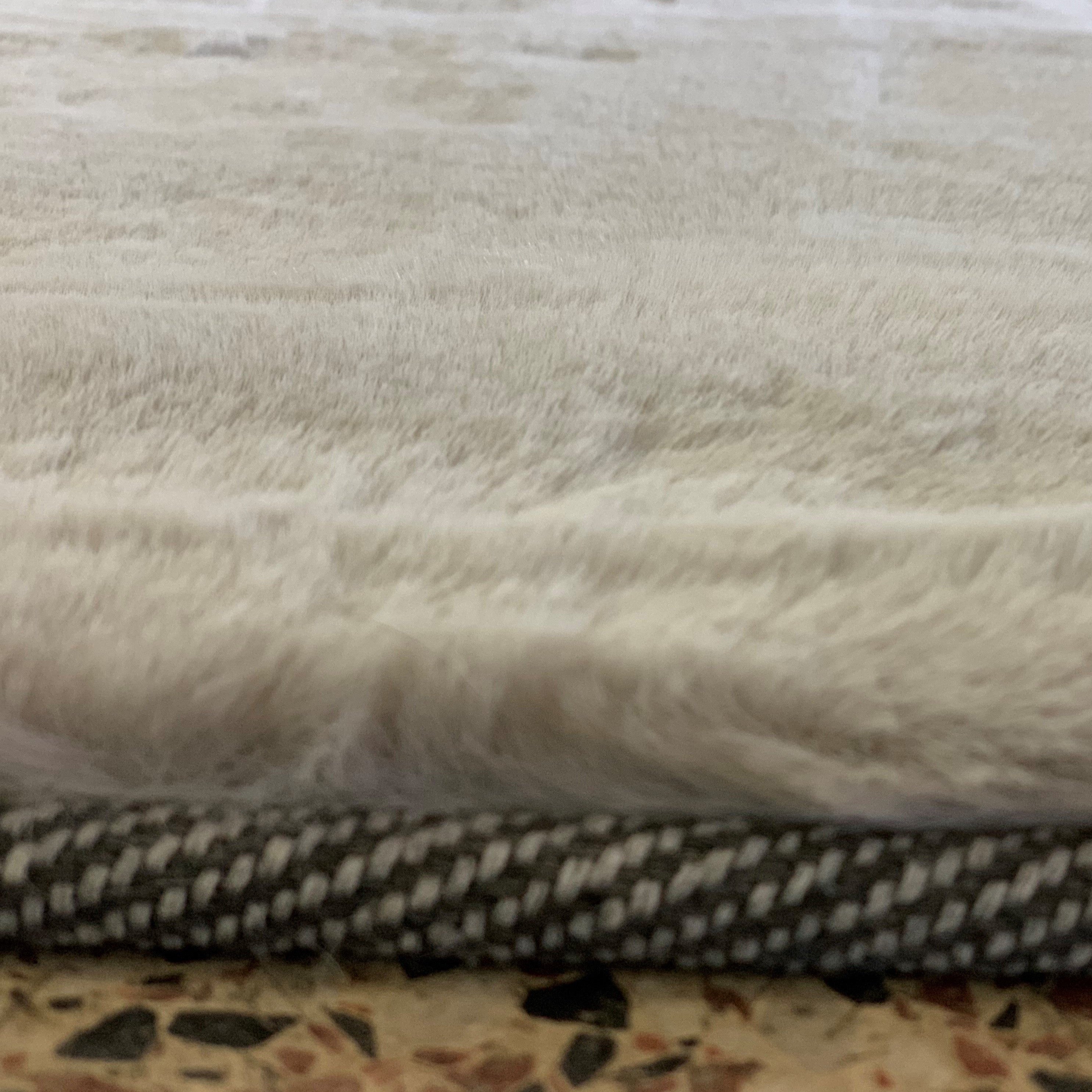 Valentine Faux Fur Solid Silver Area Rug/Carpet