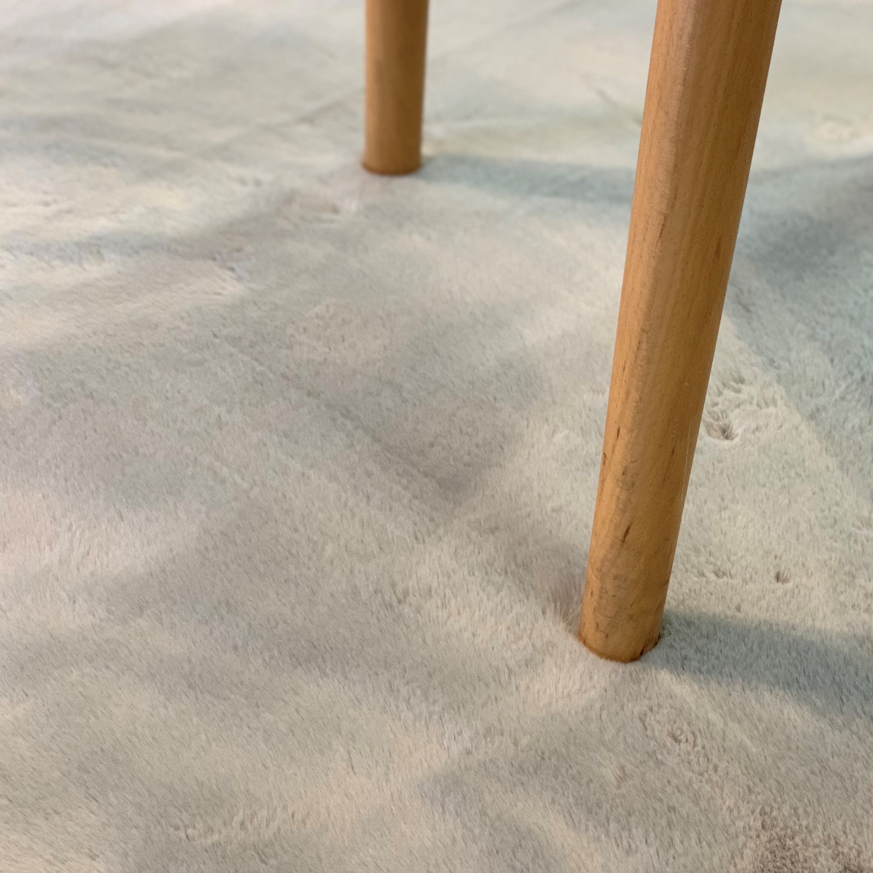 Valentine Faux Fur Solid Silver Area Rug/Carpet